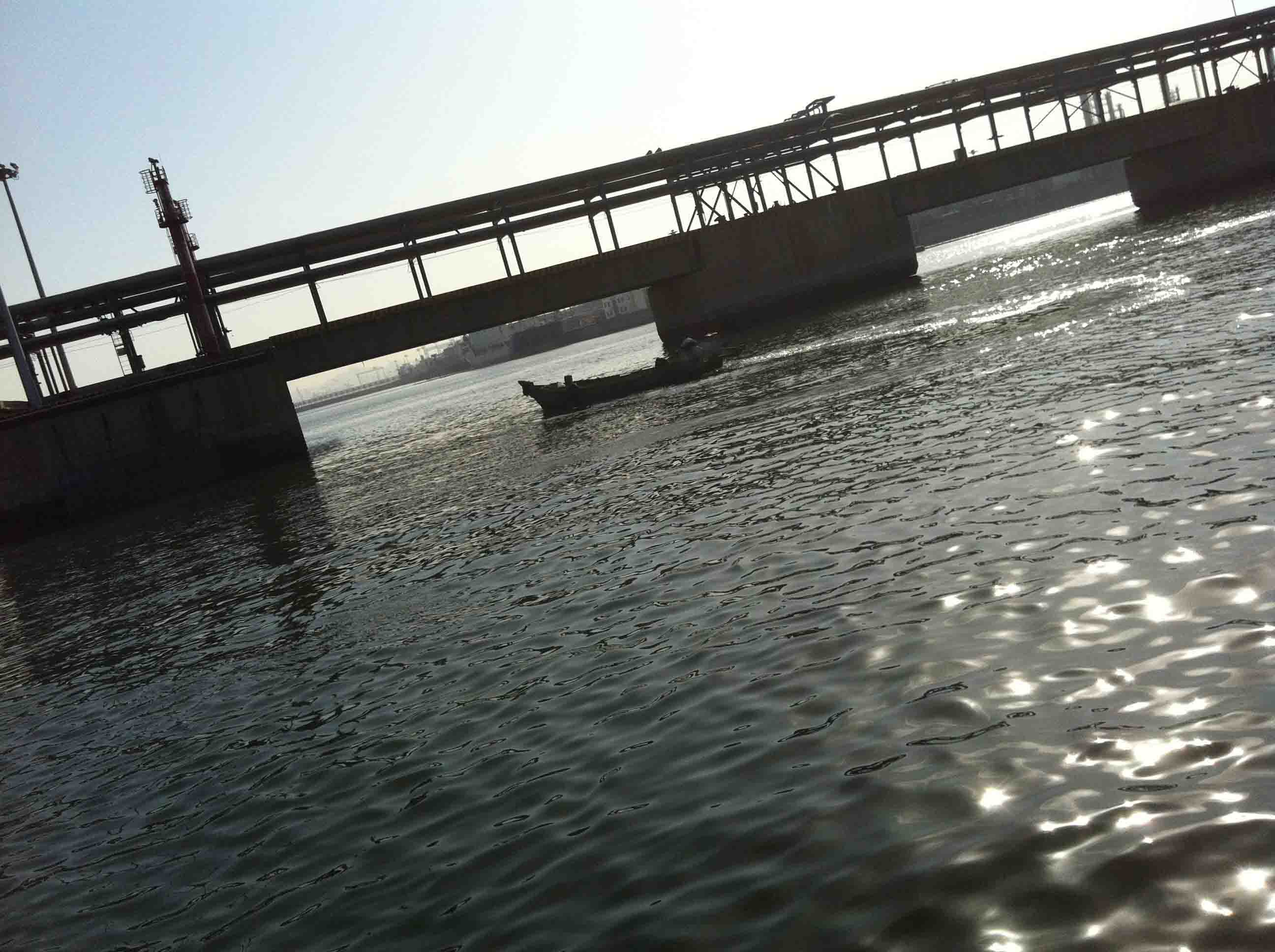 07金牛座 離港后消油劑噴灑 03.JPG